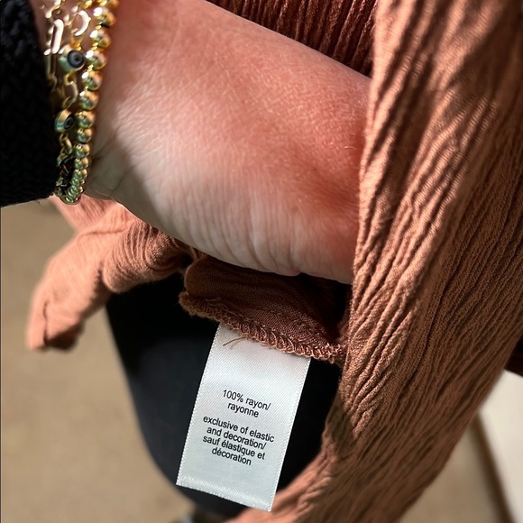 Crochet Embroidered Cold Shoulder Top Size XS - Picture 5 of 9